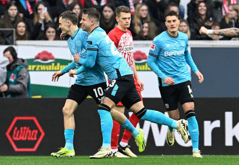 Байер уверенно одолел середняка Бундеслиги, добавив очередную победу к своей серии