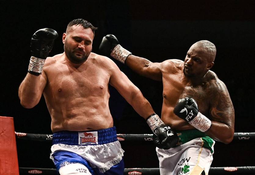 Уайт успешно вернулся после допингового скандала, остановив Хаммера