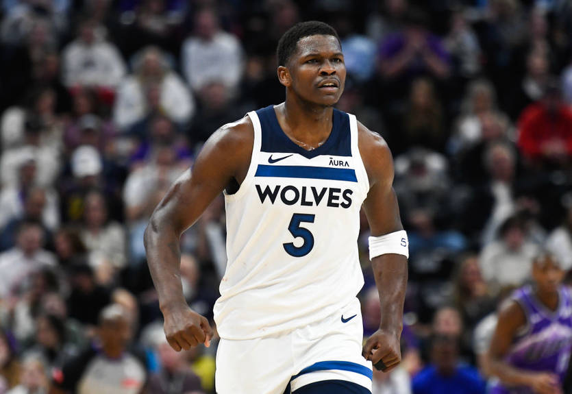 Едвардс травмував Коллінза, забивши через нього потужний данк Едвардс травмував Коллінза, забивши через нього потужний данк