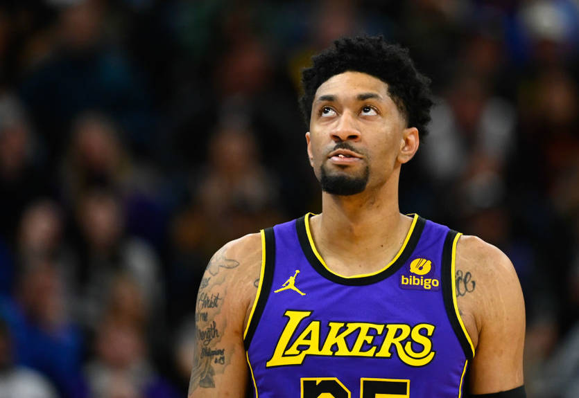 Форвард Лейкерс пропустить ще більше часу через операцію на коліні Форвард Лейкерс пропустить ще більше часу через операцію на коліні