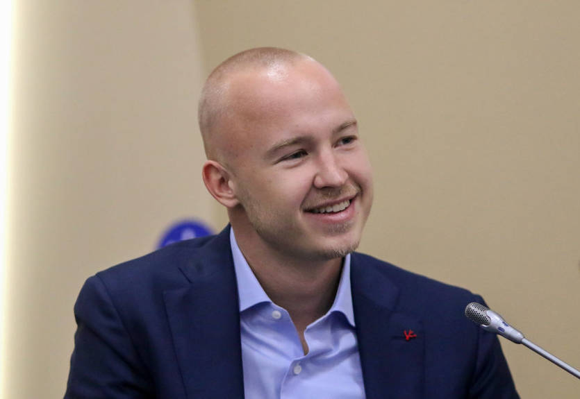 Російський пілот виграв позов про виключення його із санкційного списку