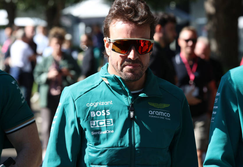 Алонсо був покараний за потенційно небезпечне водіння Алонсо був покараний за потенційно небезпечне водіння