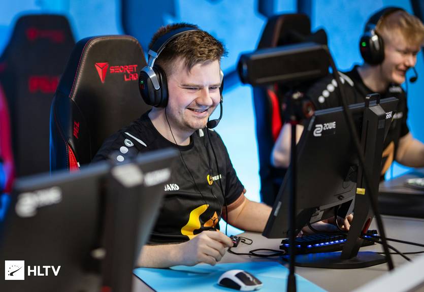 Falcons заменили S1mple самым титулованным игроком в истории Counter Strike