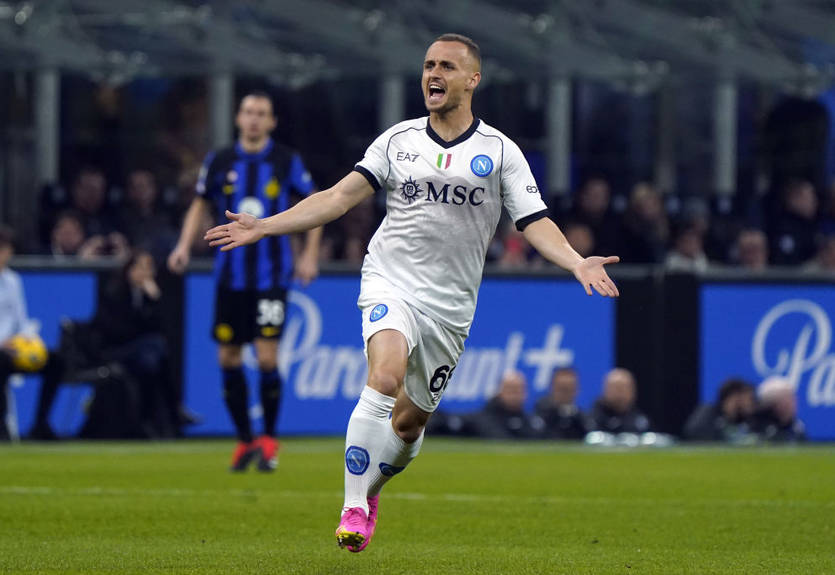 "Пишаюся компліментами від Хаві": Гравець Наполі висловився про інтерес з боку Барселони