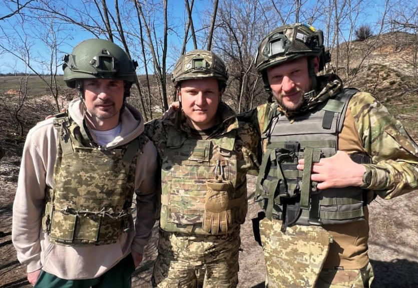 У бронежилетах і касках: Селезньов і Мілевський відвідали фронт