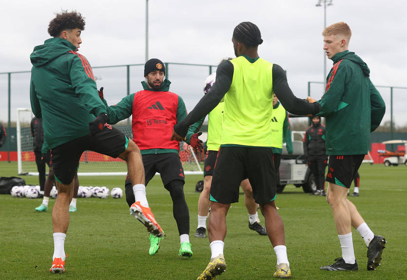 Український футболіст потренувався з основою Манчестер Юнайтед Український футболіст потренувався з основою Манчестер Юнайтед