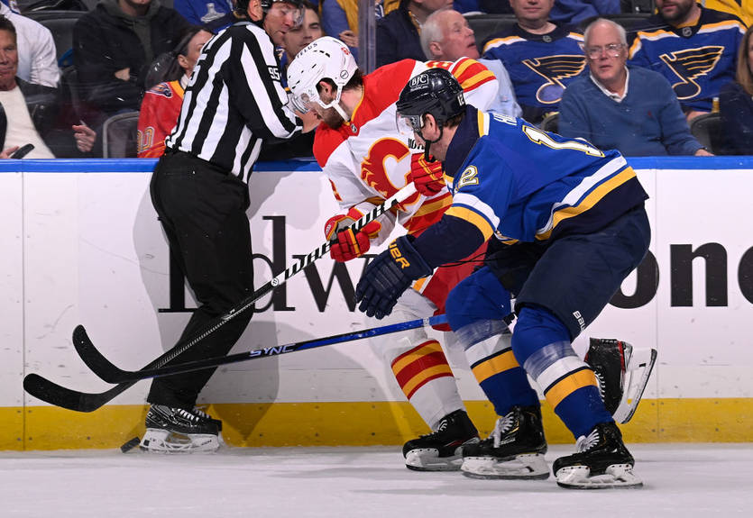 НХЛ: Сент-Луїс обіграв Калгарі, який зобразив Крим російським, Аризона і Нешвілл закинули 12 шайб на двох