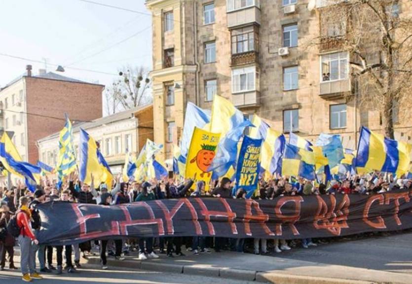 Найлегендарнішому футбольному хіту України виповнилось 10 років Найлегендарнішому футбольному хіту України виповнилось 10 років