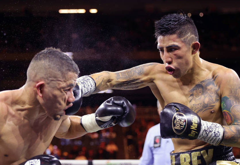 Крус избил Ромеро и стал чемпионом, Лара на опыте победил Зерафу, Мартинес отстоял титул в бою с Кордовой Крус избил Ромеро и стал чемпионом, Лара на опыте победил Зерафу, Мартинес отстоял титул в бою с Кордовой