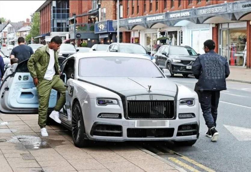 Британець хоче дорого перепродати деталь з розбитого Rolls-Royce Рашфорда