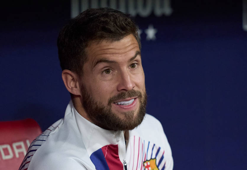 "Ти востаннє називаєш мене дурнем": гравець Барселони жорстко вичитав фаната просто на дорозі "Ти востаннє називаєш мене дурнем": гравець Барселони жорстко вичитав фаната просто на дорозі