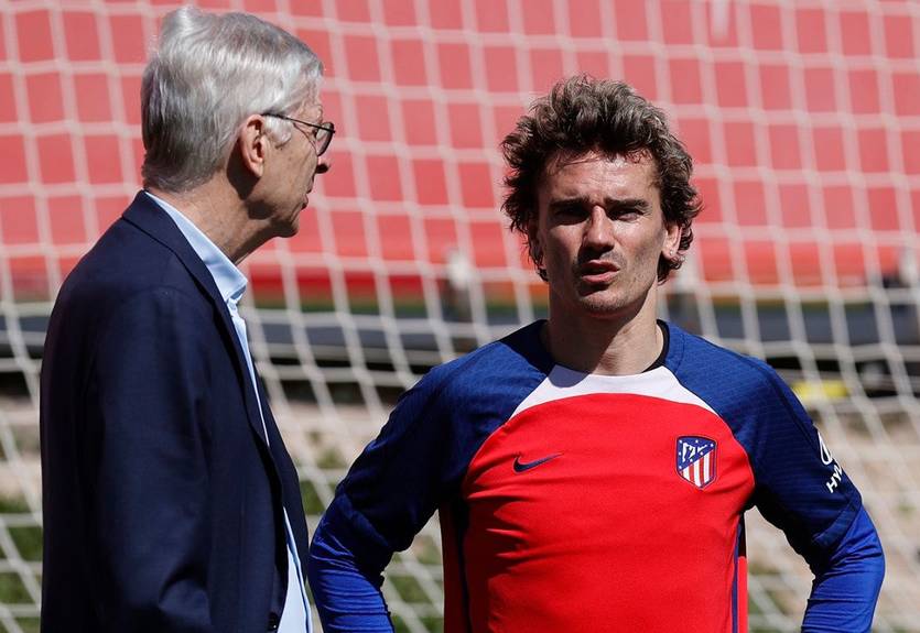 Под присмотром легенды: Атлетико потренировался на глазах у особенного гостя Под присмотром легенды: Атлетико потренировался на глазах у особенного гостя