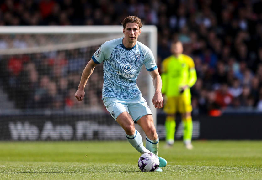 "Я хочу танцевать с Забарным": Фанаты Борнмута придумали интересную кричалку в адрес украинца "Я хочу танцевать с Забарным": Фанаты Борнмута придумали интересную кричалку в адрес украинца