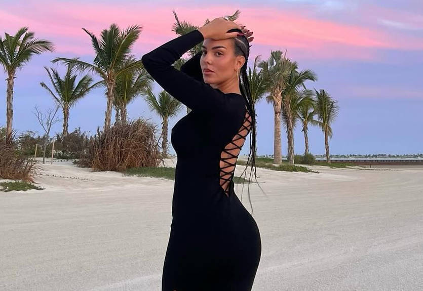 Кохана Роналду звела фанатів з розуму, поставши в чорній елегантній сукні