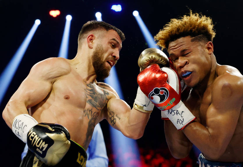 Камбосос объяснил, почему Ломаченко проиграл Хэйни