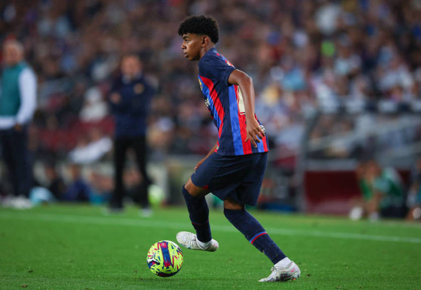 Языковая компания уволила экс-помощника Симеоне за оскорбление Ямаля