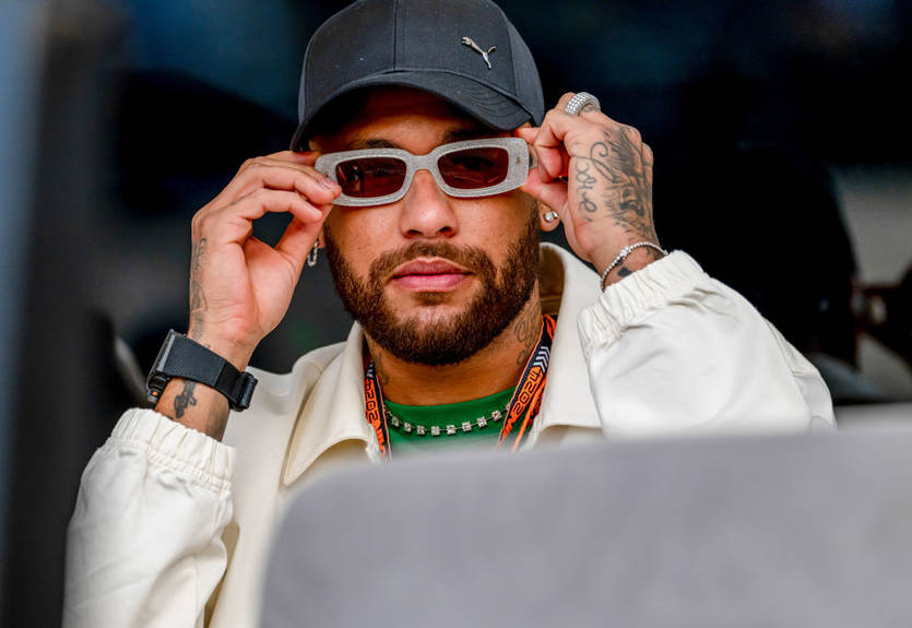 Дивна поведінка: Неймар пограв у покер під час святкування дня народження доньки Дивна поведінка: Неймар пограв у покер під час святкування дня народження доньки