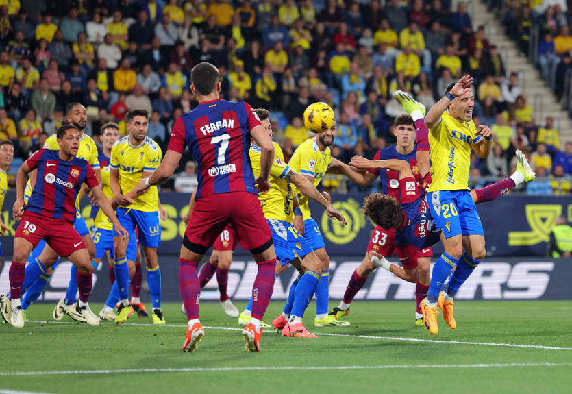 Барселона минимально победила аутсайдера Ла Лиги благодаря великолепному голу Фелиша