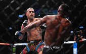 Очередной декласс: Перейра уничтожил Хилла в бою за титул в полутяжелом весе