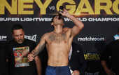 Раян Гарсія на церемонію зважування перед боєм із Хейні прийшов із пляшкою пива
