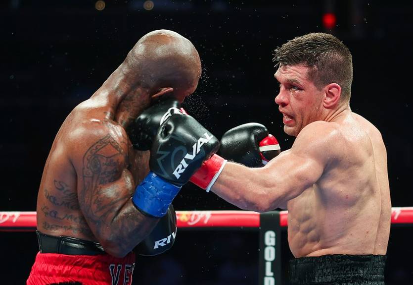 Деревянченко уверенно закрыл поражение от Мунгии, разбив Александера