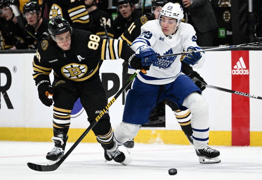 Плей-оф НХЛ: Кароліна повела в серії з Айлендерс, Бостон упевнено обіграв Торонто