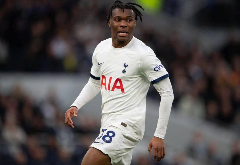 Ключевой защитник Тоттенхэма выбыл до конца сезона из-за травмы Ключевой защитник Тоттенхэма выбыл до конца сезона из-за травмы