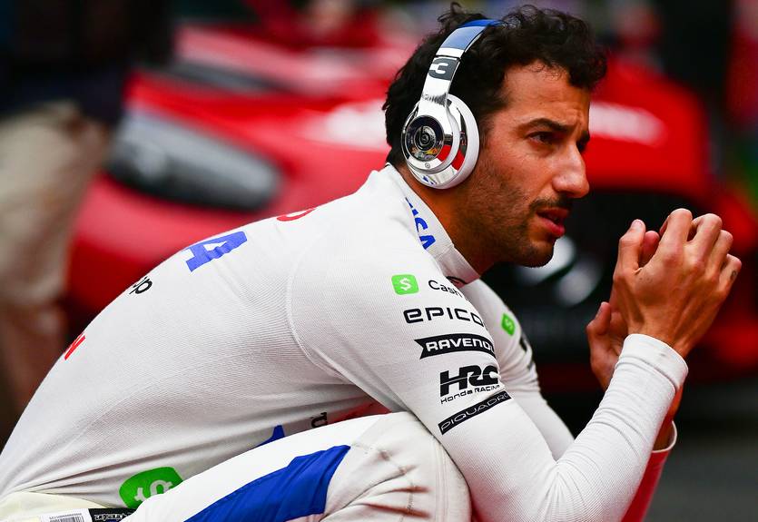 Ріккардо отримав штраф на наступну гонку через інцидент під час Гран-прі Китаю Ріккардо отримав штраф на наступну гонку через інцидент під час Гран-прі Китаю