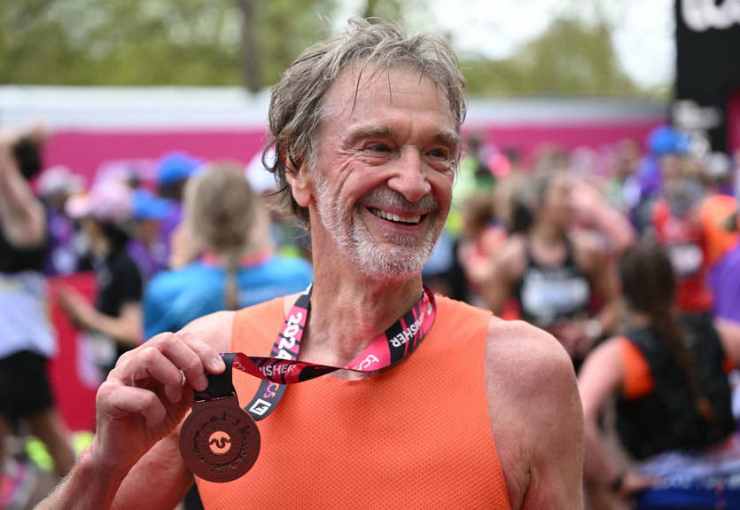 Владелец Манчестер Юнайтед принял участие в марафоне перед полуфиналом Кубка Англии Владелец Манчестер Юнайтед принял участие в марафоне перед полуфиналом Кубка Англии