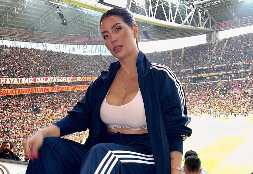 Спортивный костюм с тремя полосами и каблуки: Ванда Нара ошарашила своим образом