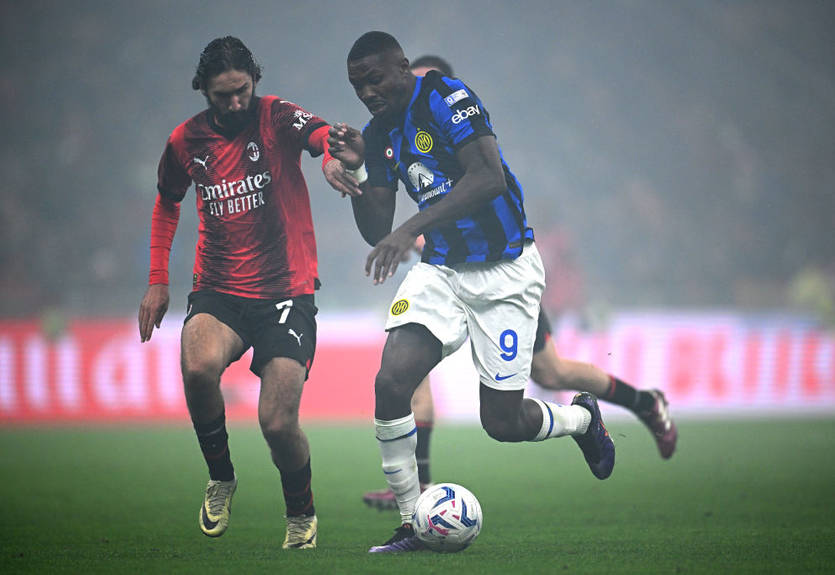 Милан - Интер 1:2: видео голов и лучших моментов матча Серии А