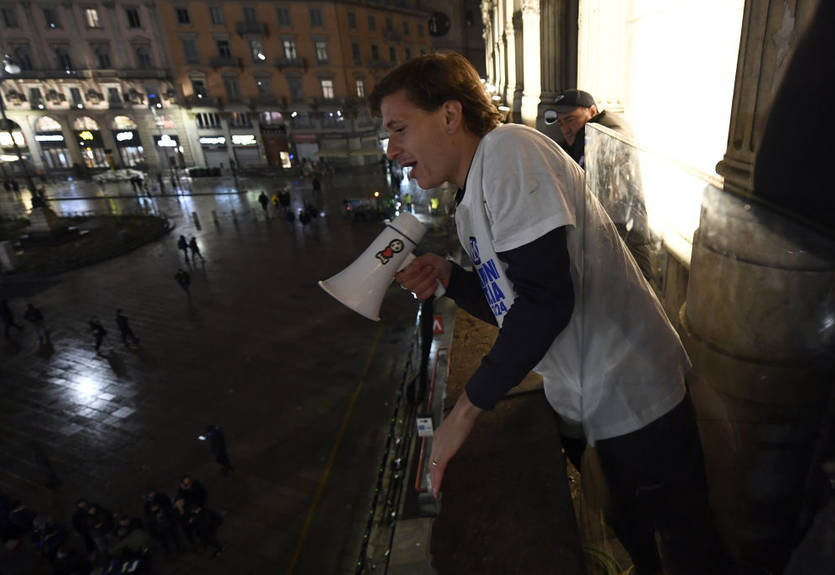 П - Повага: Барелла зупинив фанатів Інтера, які скандували образи на адресу гравця Мілана