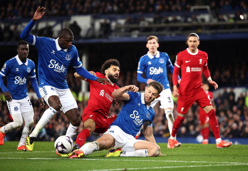 Эвертон сенсационно победил Ливерпуль - Миколенко получил травму