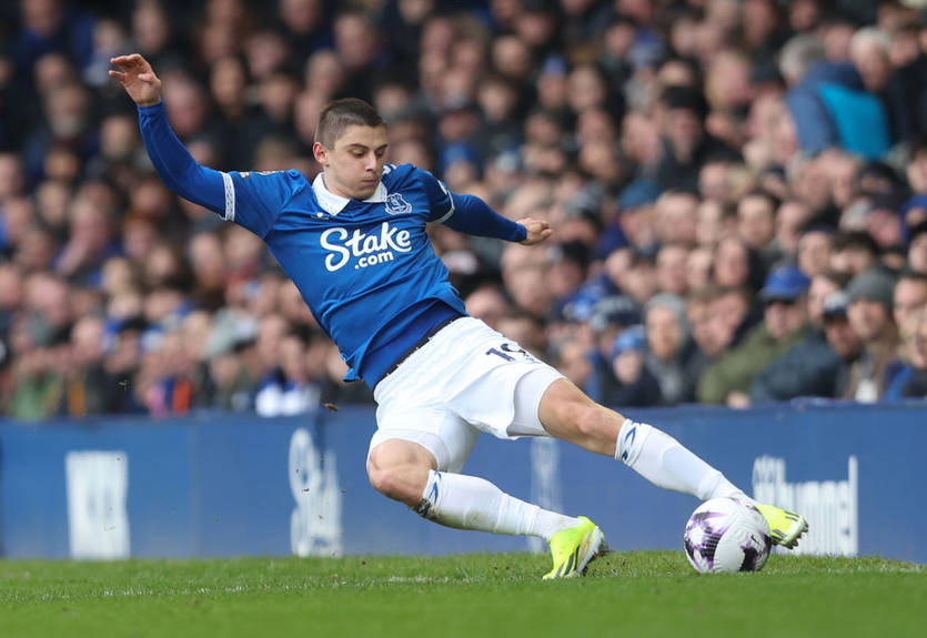 Благослови его: Тренер Эвертона прокомментировал травму Миколенко