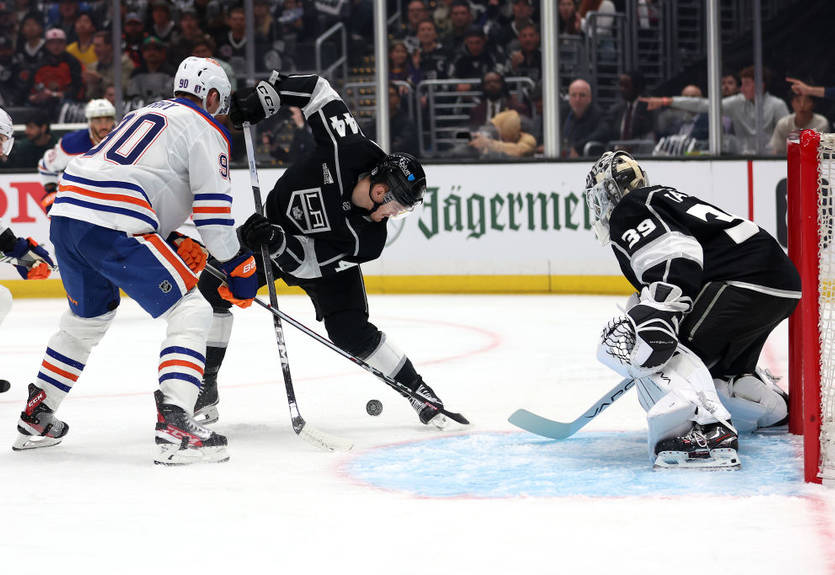 Кубок Стэнли: Эдмонтон разбил Лос-Анджелес, Колорадо смял Виннипег Кубок Стэнли: Эдмонтон разбил Лос-Анджелес, Колорадо смял Виннипег