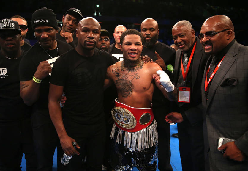 Девіс: Мейвезер у боргах і його тримають у заручниках Девіс: Мейвезер у боргах і його тримають у заручниках