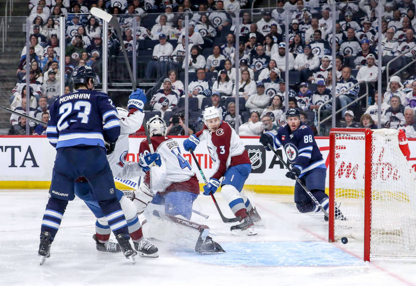 Кубок Стэнли: Каролина разбила Айлендерс и прошла дальше, Колорадо оказался сильнее Виннипега