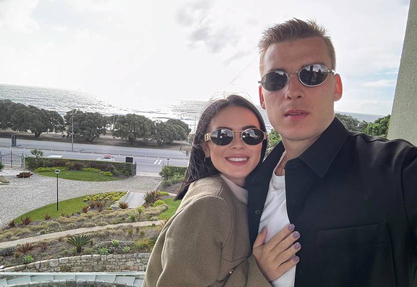 Прямо на стадионе: жена Лунина поддержала украинца в матче против Баварии