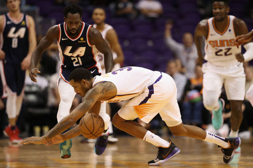 Тревор Ариза в матче против Клипперс / Getty Images