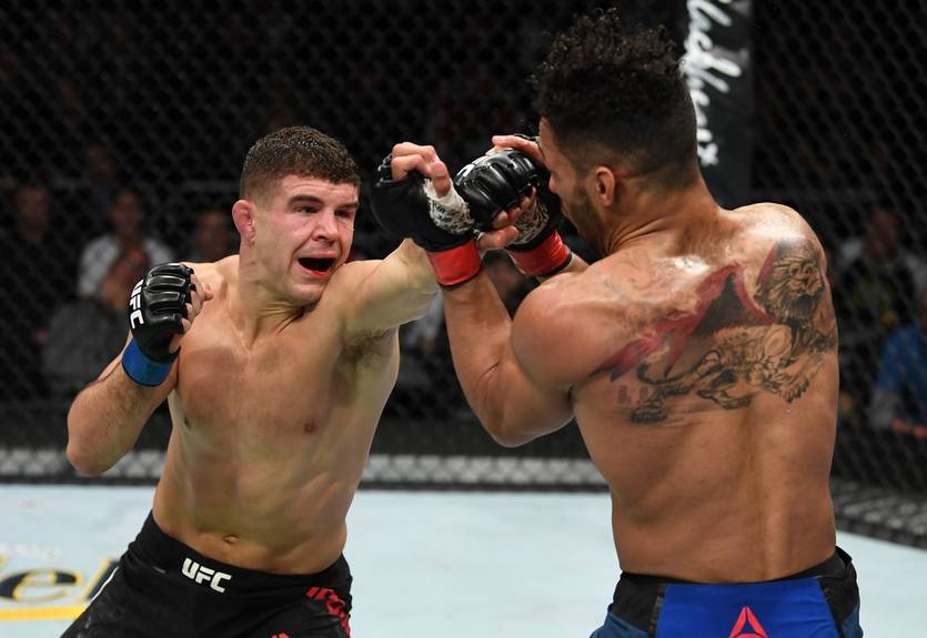 UFC on FOX 31: Яквинта победил Ли, Барбоза нокаутировал Хукера UFC on FOX 31: Яквинта победил Ли, Барбоза нокаутировал Хукера