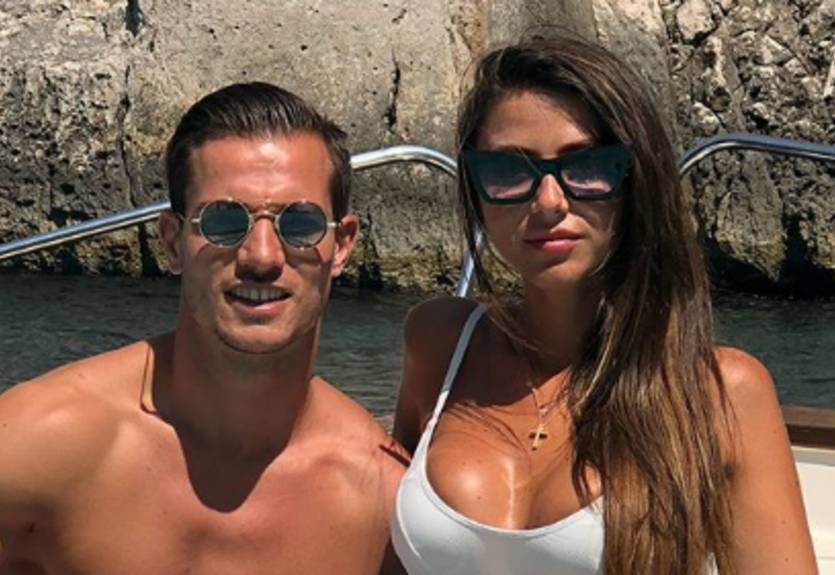 Помолвленного игрока Саутгемптона поймали на пикантной переписке с танцовщицами из клуба