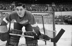 Терри Савчук: история украинской легенды НХЛ, ловившей шайбы лицом