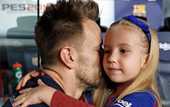 Милота дня: Ракитич зацеловал дочь, которая пришла на матч поддержать его
