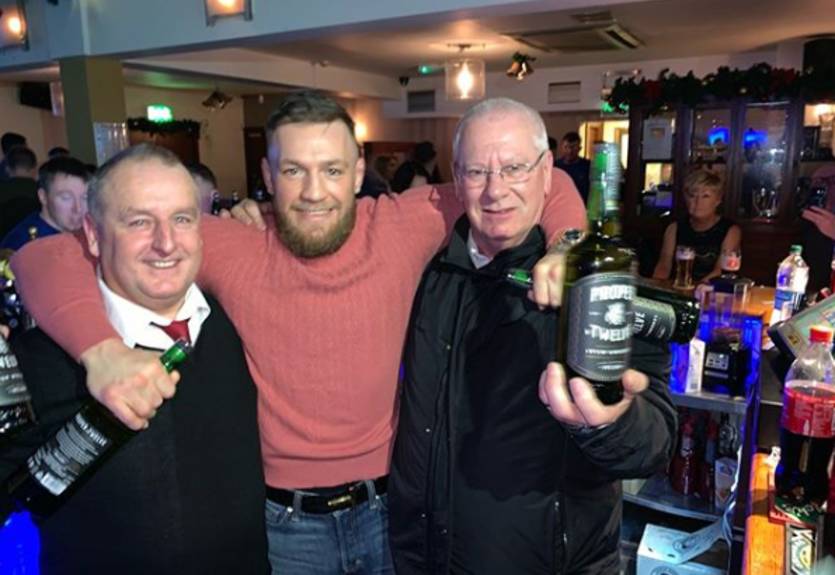 Макгрегор угостил посетителей паба выпивкой на 4 тысячи евро Макгрегор угостил посетителей паба выпивкой на 4 тысячи евро