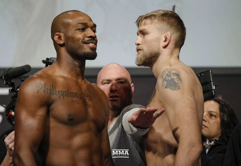 Возвращение Джонса в октагон и супербой у женщин: анонс последнего турнира UFC в году