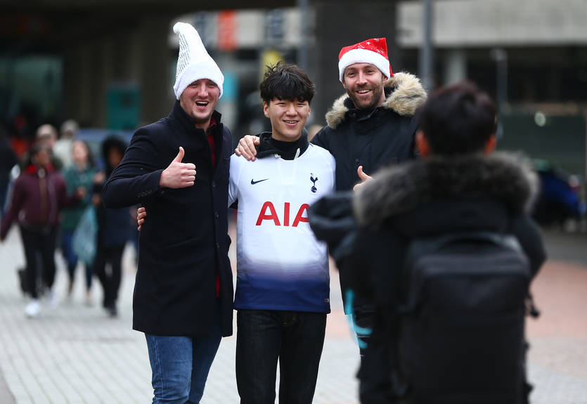 Почему Сон не на поле? Два болельщика Тоттенхэма пошутили над азиатским фанатом