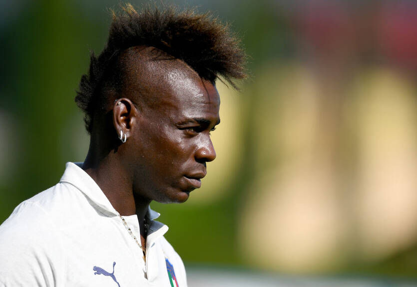 Балотелли обиделся на тренера и разбил тактическую доску после замены