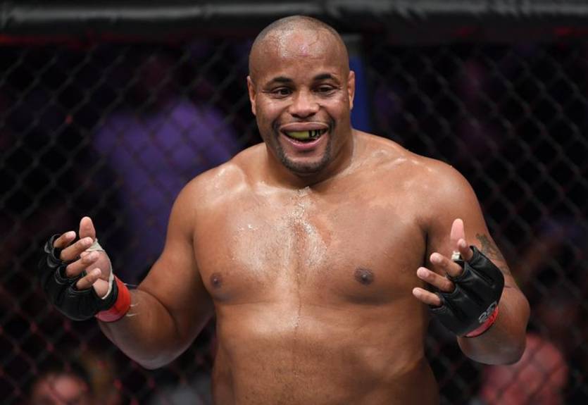 Кормье назван лучшим бойцом UFC 2018 года, бой года – встреча Фергюсона с Петтисом