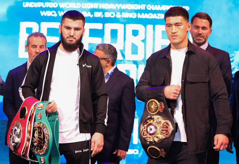 Разрыв мениска: бой Бетербиев - Бивол отменен Разрыв мениска: бой Бетербиев - Бивол отменен