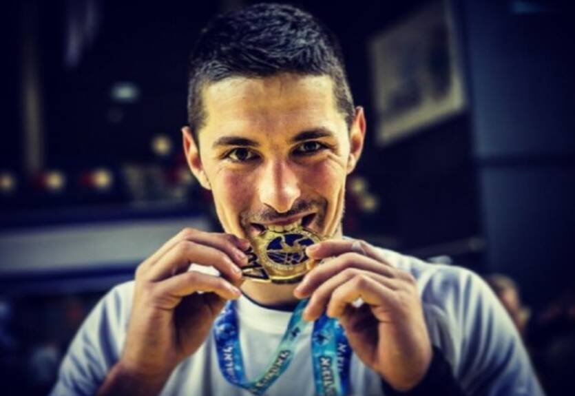 Игрок сборной Сербии по гандболу покончил жизнь самоубийством Игрок сборной Сербии по гандболу покончил жизнь самоубийством